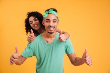 Hoş bir genç Afrikalı çift portresi