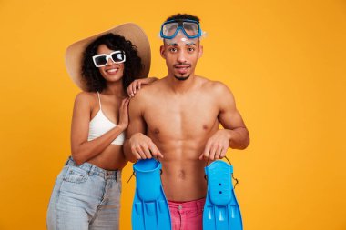 Mutlu bir genç Afrikalı çift portresi