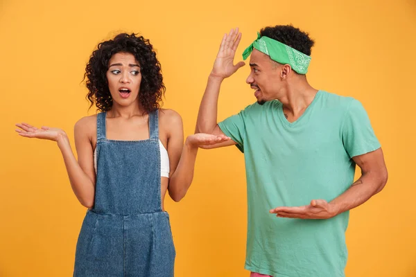 Portrait d'un jeune couple africain frustré — Photo