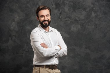 Kendine güvenen genç bir adam portresi