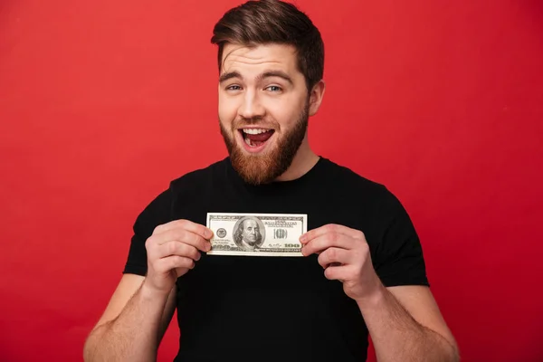 Homem barbudo alegre segurando dinheiro — Fotografia de Stock