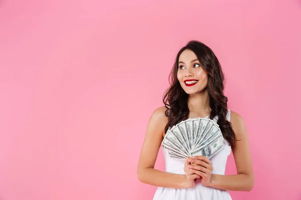 Imagen de la mujer asiática rica feliz sosteniendo ventilador del dinero en dólar c —  Fotos de Stock