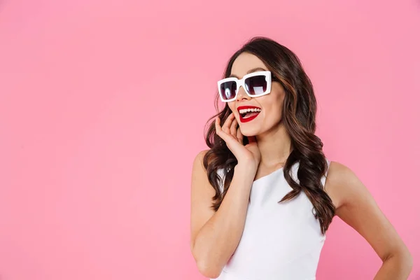 Retrato de una joven mujer asiática con estilo — Foto de Stock