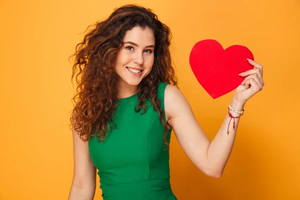 Cute young lady holding heart. — Stock Photo, Image