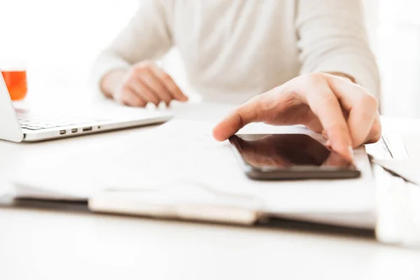 Cropped picture of man in white shirt taking off cell phone from — Stock Photo, Image