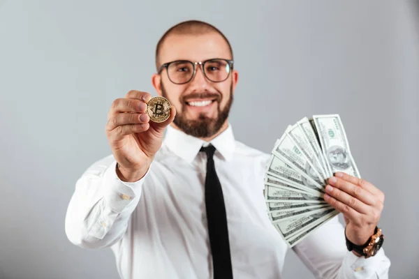 Photo of economist man in glasses and suit showing bitcoin in fo — Stock Photo, Image