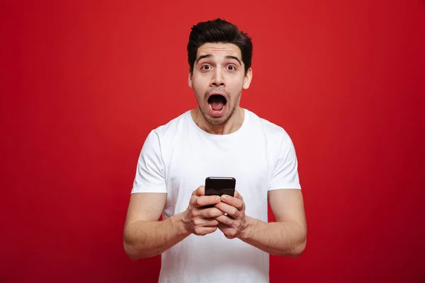 Retrato de un joven sorprendido — Foto de Stock