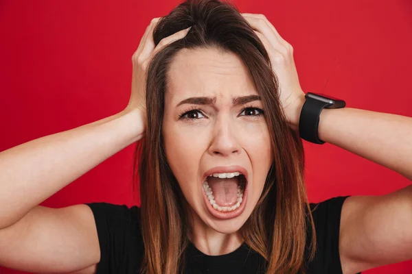 Retrato de mujer en pánico gritando y agarrando su cabeza en fea —  Fotos de Stock