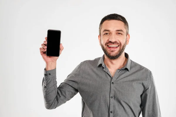 Empresário mostrando exibição de pelo telefone móvel — Fotografia de Stock