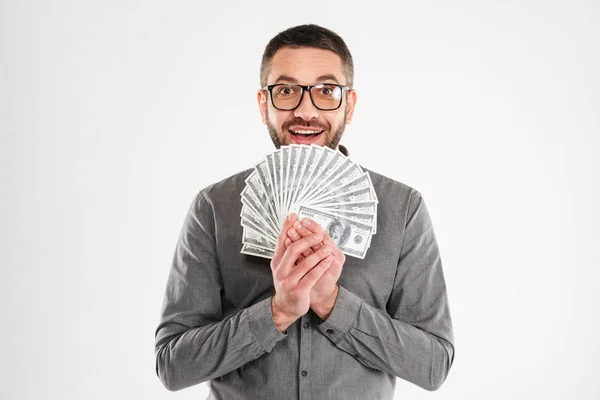 Emocionado hombre de negocios sosteniendo dinero . — Foto de Stock