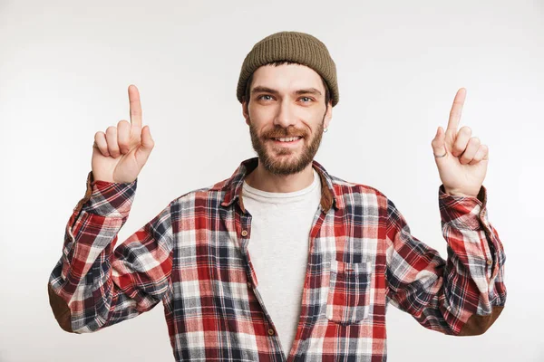 Porträtt av en lycklig skäggig man i rutig skjorta — Stockfoto