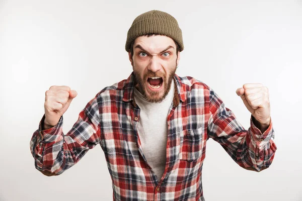 Retrato de un hombre barbudo loco con camisa a cuadros gritando —  Fotos de Stock