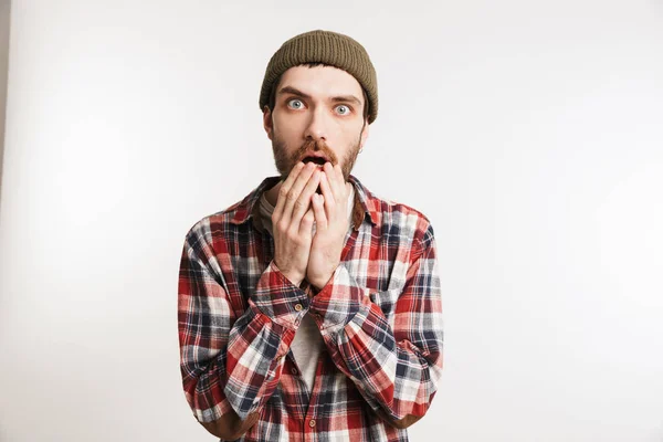 Ekose gömlekli korkmuş bir sakallı adam portresi — Stok fotoğraf