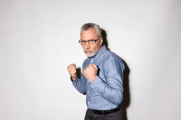 Mature man ready to fight and looking camera isolated — Stock Photo, Image