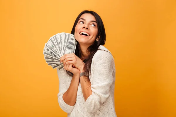 A boldog fiatal nő, kezében a pénz bankjegyek portréja — Stock Fotó