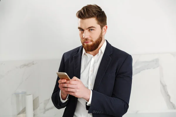 Portrait of an attractive young businessman — Stock Photo, Image