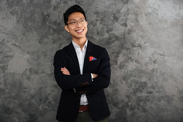 Portrait of a happy asian man dressed in suit — Stock Photo, Image