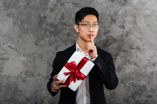 Portrait of a young asian man dressed in suit — Stock Photo, Image
