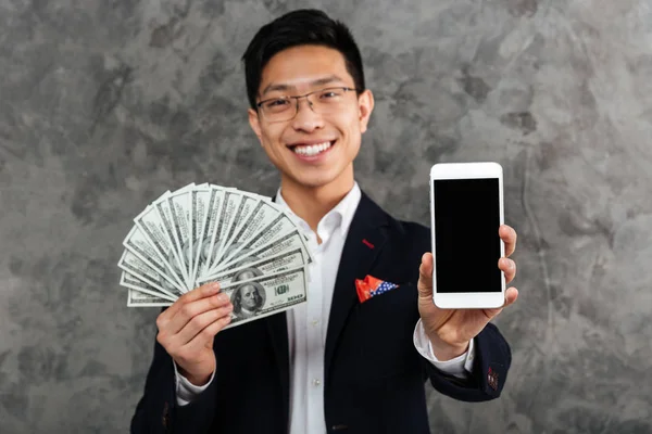Portrait of a confident young asian man dressed in suit — Stock Photo, Image