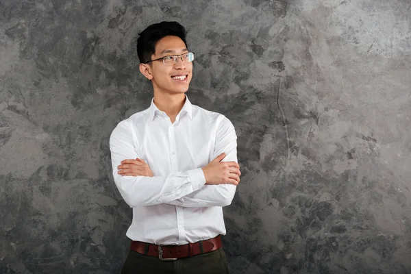Portrait of a smiling asian man dressed in shirt standing — Stock Photo, Image