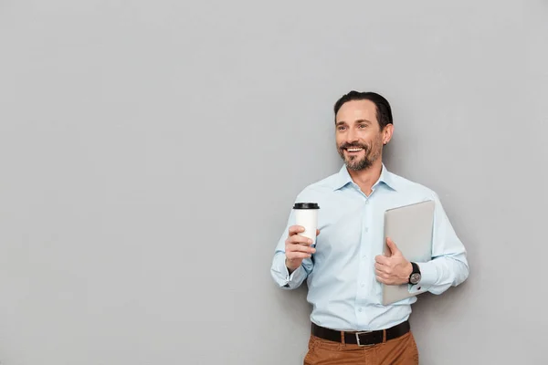 Retrato de un hombre maduro feliz vestido con camisa —  Fotos de Stock