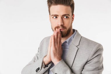 Endişeli genç bir adam portresi