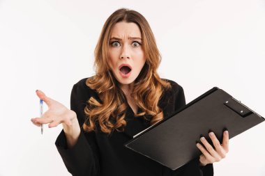 Pano tutan paltolu şok zarif kadın