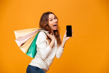 Mutlu bir genç kadının portresi.