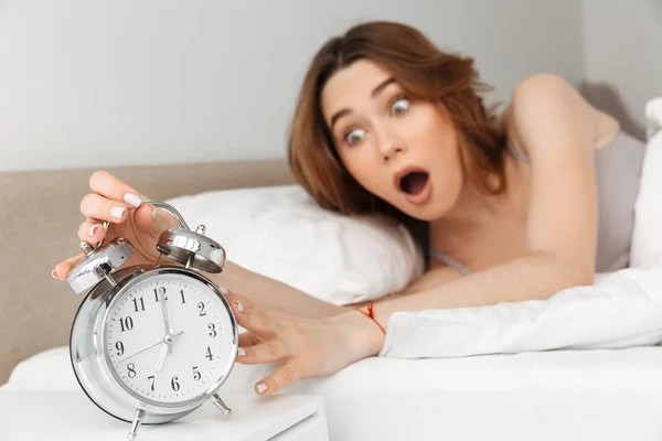 Image of frustrated woman waking up and being late, turning off — Stock Photo, Image