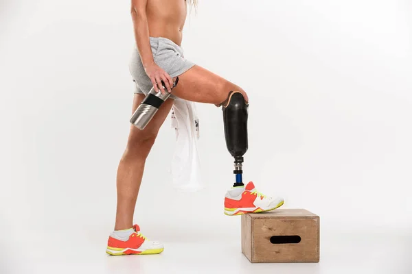 Mitad retrato de una joven deportista discapacitada — Foto de Stock