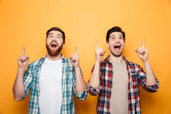 Retrato de dois jovens felizes — Fotografia de Stock