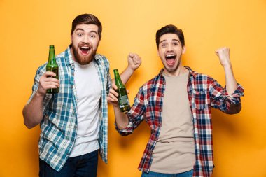 Bir iki neşeli genç adam portresi