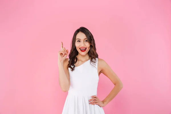 Feliz joven asiático mujer señalando . — Foto de Stock