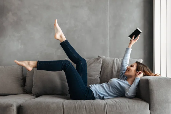 Portrait of a happy young woman — Stock Photo, Image