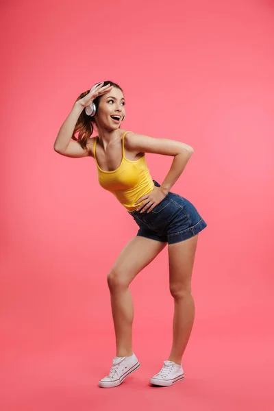 Décimo retrato completo de uma menina bonita — Fotografia de Stock