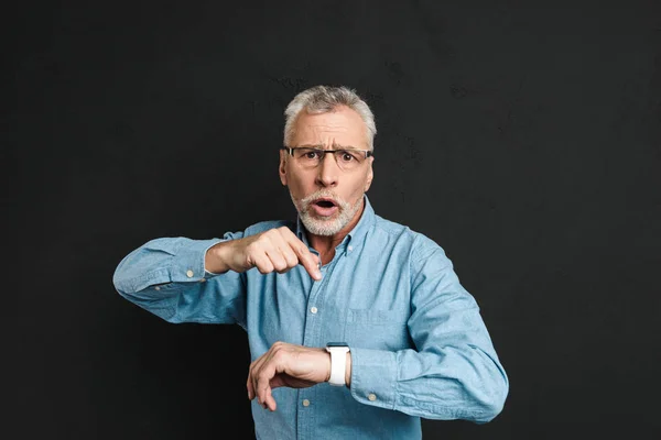 Photo of uptight gentleman 60s with grey hair wearing eyeglasses — Stock Photo, Image