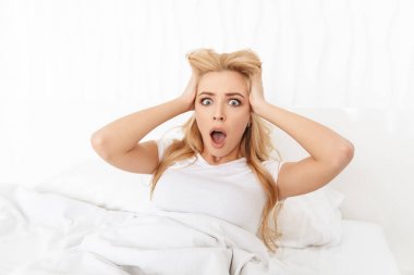 Hayal kırıklığına uğramış genç bir kadın portresi