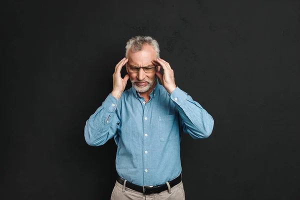 Image of old man 60s with grey hair and beard having headache an — Stock Photo, Image