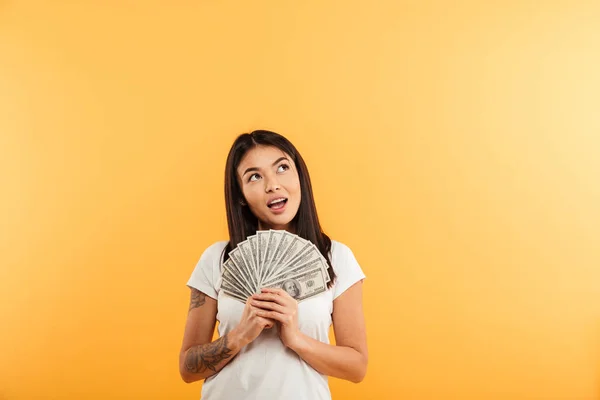 Retrato de una bonita joven asiática —  Fotos de Stock