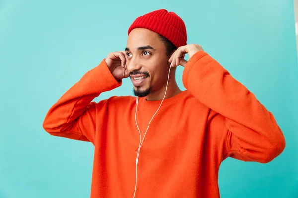 Portret van een gelukkige jonge afro Amerikaanse man close-up — Stockfoto