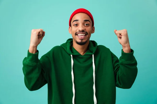 Portrait of an excited young afro american man in hat — Stock Photo, Image