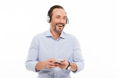 Bir neşeli olgun adam portresi