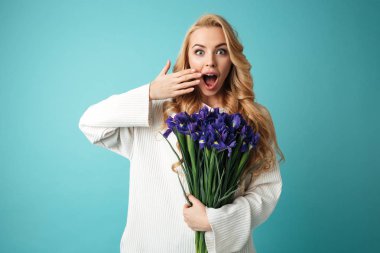 sürpriz, genç ve sarışın bir kadın portresi