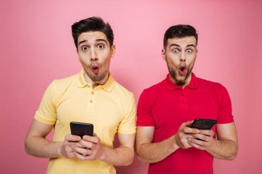 Sürpriz bir gay çift portre