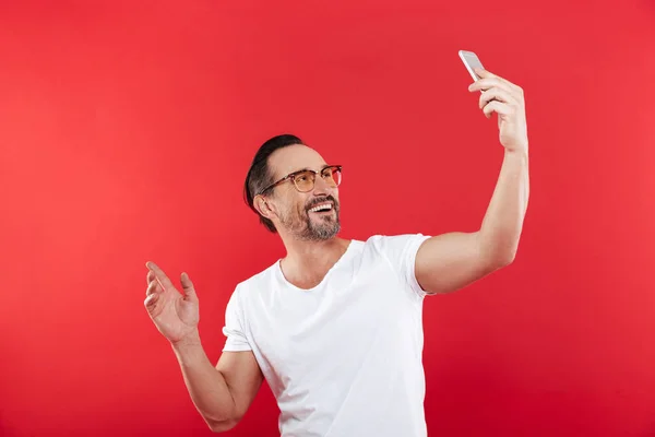 Bir selfie alarak mutlu olgun bir adam portresi — Stok fotoğraf