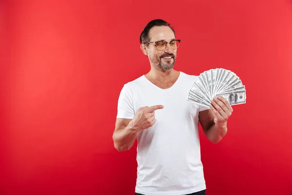 Imagen del hombre adulto de 30 años en camiseta blanca casual con gafas —  Fotos de Stock