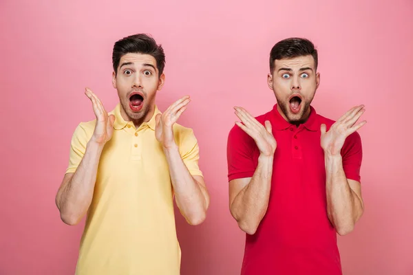 Portrét šokován gay pár — Stock fotografie
