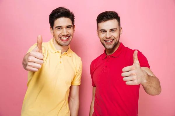 Portret van een ervan overtuigd homoseksuele mannelijke paar — Stockfoto