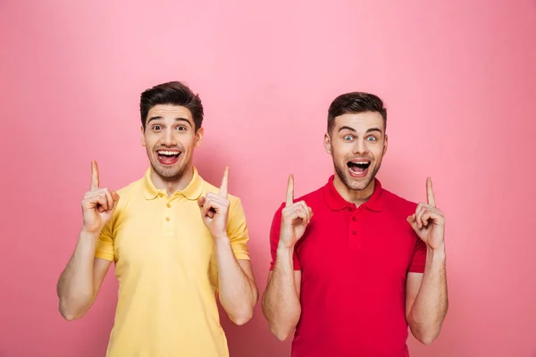 Portret van een gelukkige homo paar staan — Stockfoto