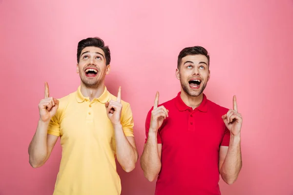 Retrato de um jovem casal gay de pé — Fotografia de Stock